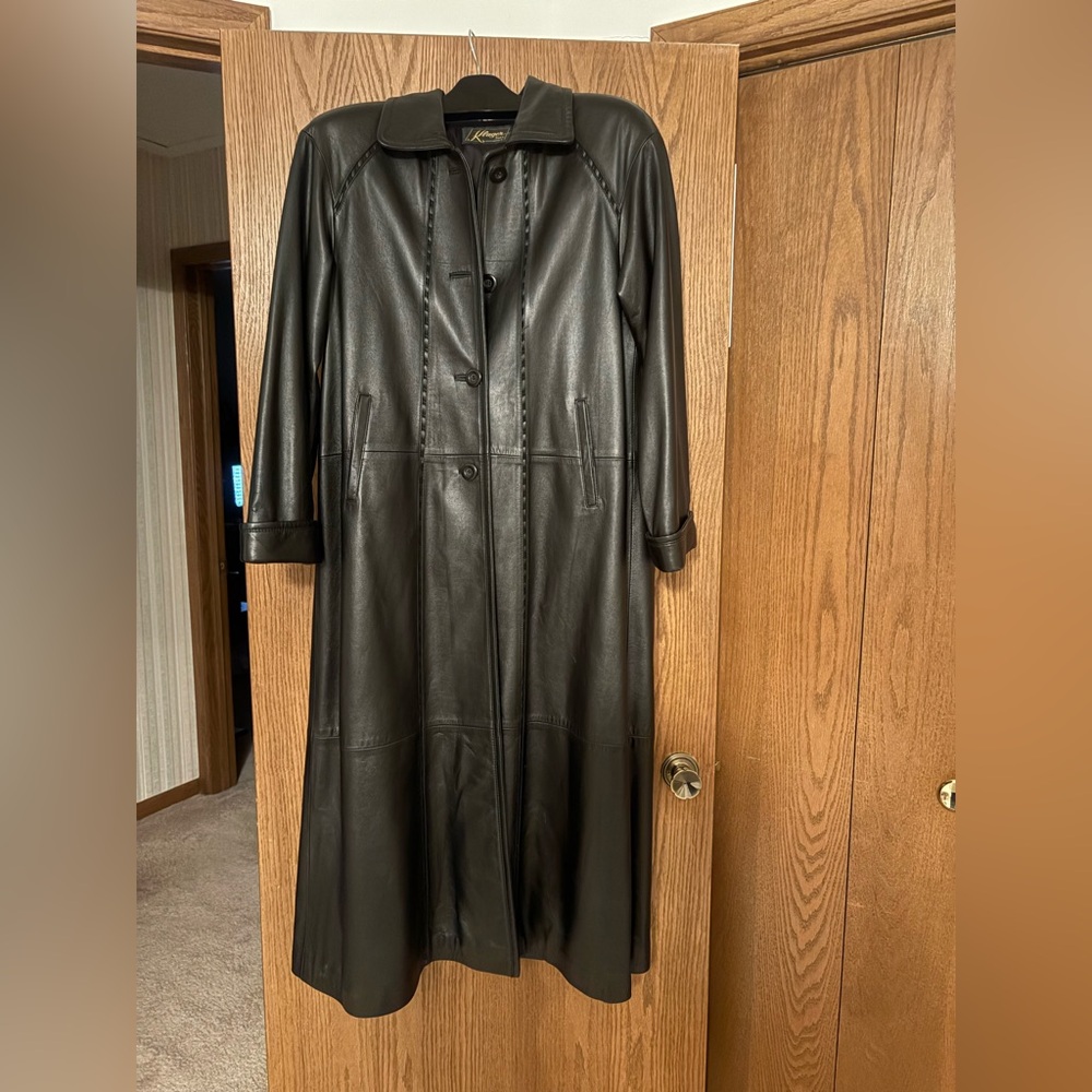 RARE FIND Ladies 52 in long Leather Black coat  XS (worn twice) from Kluger Furs